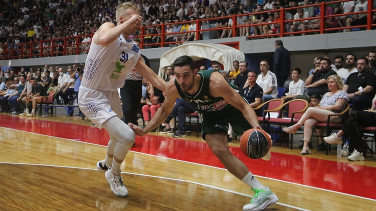 Παπαπέτρου: «Ντρέπομαι για αυτό που είδαν όλοι» (vid)