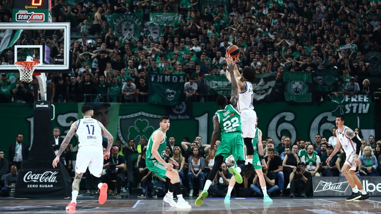 Σύμβουλος διαιτησίας: «Φάουλ σε Ναν και Γκραντ, βήματα ο Λάρκιν στο τρίποντο της νίκης»