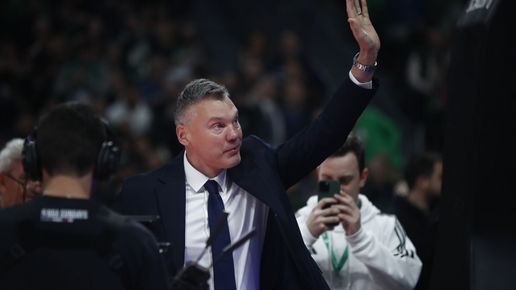 Αποθέωση για τον Σάρας στο ΟΑΚΑ (vid)