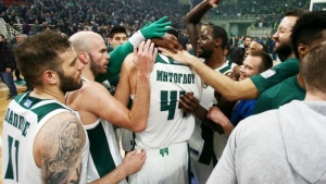 Κάνει το «καρέ» και συνεχίζει