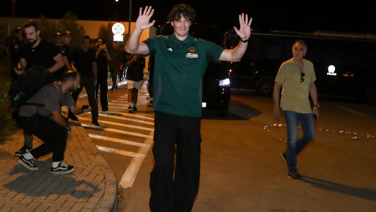 Στην Αθήνα ο Οσμάν: «Εύκολο να πω το ναι στον Παναθηναϊκό, ήρθα για το back to back στην Ευρωλίγκα»