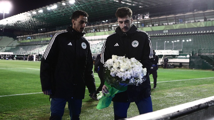 Οι ποδοσφαιριστές του Παναθηναϊκού τίμησαν τη μνήμη του Γιώργου Αλεξανδρή