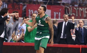 Ελεύθερος και τυπικά ο Τζέιμς (pic)