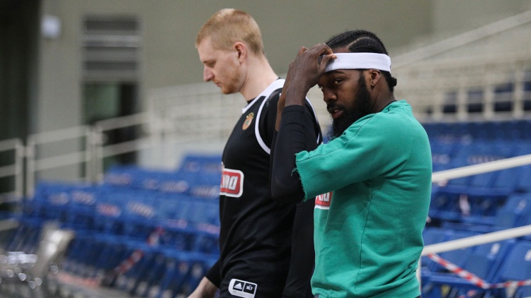 Επιστροφή Μακ στη 12άδα και πάλι εκτός ο Όγκαστ