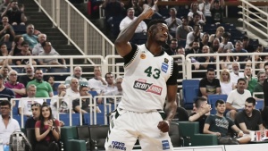 «Ιπτάμενος» Αντετοκούνμπο στο Top 10 όλης της Ευρωλίγκα (vid)