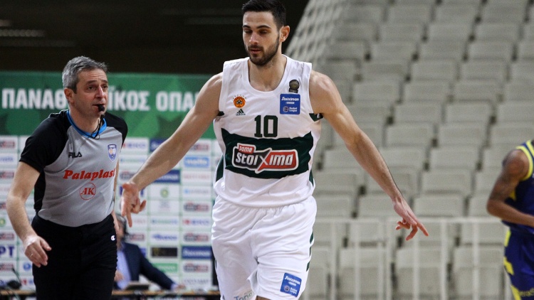 Παπαπέτρου: «Σημαντικό για την ομάδα να πάρουμε τους εγχώριους τίτλους»