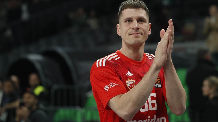 Νεμάνια Νέντοβιτς: Αποθέωση για τον Σέρβο «μπόμπερ» στο ΟΑΚΑ από τους φίλους του Παναθηναϊκού