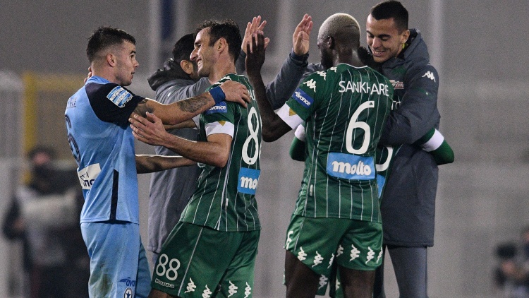 Η προσευχή του Ενγκμπακοτό και η νίκη στο Περιστέρι (vid)