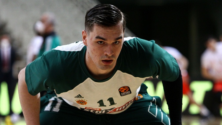 Ο Χεζόνια αποχαιρέτησε τον Παππά (pic)