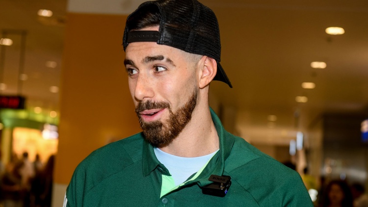 Έφτασε στην Αθήνα ο Βιλντόζα: «Υπόσχομαι να δίνω το 100% σε κάθε ματς»