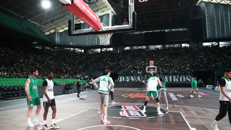 Αλβέρτης: «Μοναδικό αυτό που συμβαίνει στην προπόνηση με τον κόσμο»