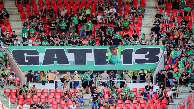 Με Γιοβάνοβιτς και εξέδρα η παρακάμερα από το ματς με τη Σλάβια (vid)