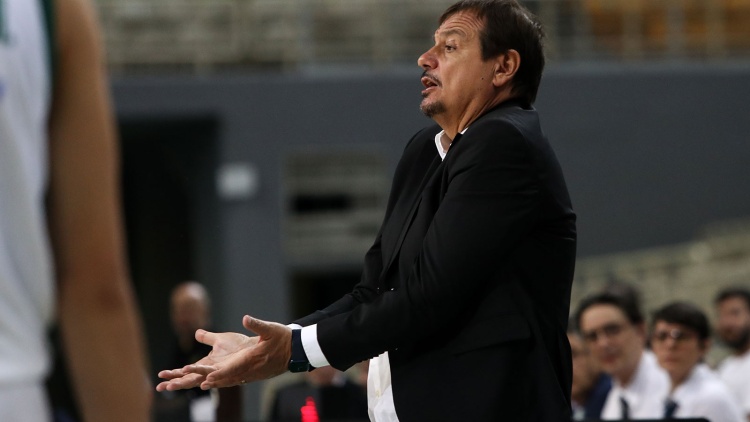 Τα... έχωσε στους παίκτες ο Αταμάν