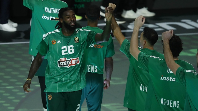 Οι οπαδοί του Ερυθρού Αστέρα υποδέχτηκαν με υβριστικά συνθήματα Λεσόρ και Παναθηναϊκό (vids)