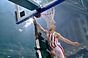 Στις καλύτερες φάσεις το φάουλ του Τιλί στον Γκιστ!!! (vid)