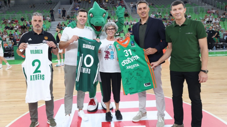 Ο Παναθηναϊκός έδωσε φανέλες για δημοπρασία στο φιλικό με την Τσεντεβίτα