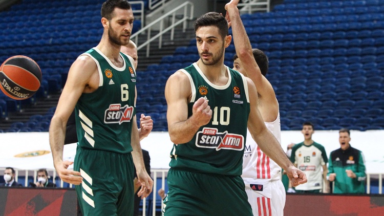 Δύο μέσα, ένας έξω με Βαλένθια