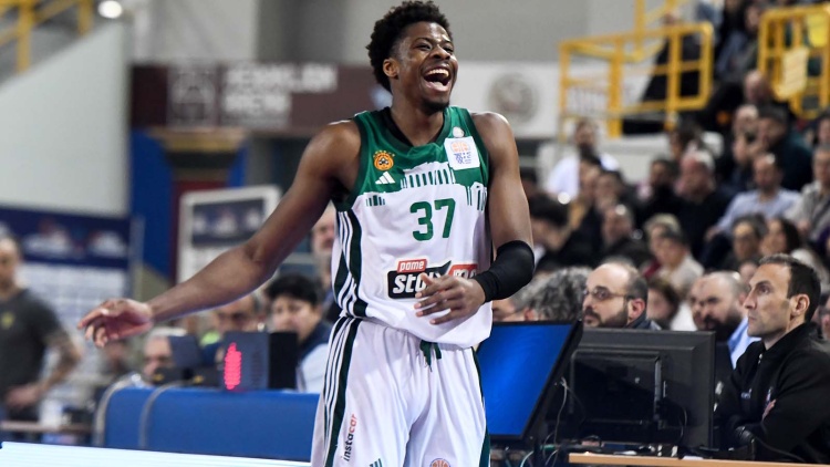 Επιστρέφει από τη Ρόδο με ενοχλήσεις στο γόνατο ο Κ. Αντετοκούνμπο