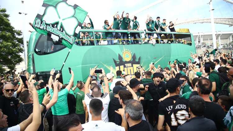 Μετά το αεροδρόμιο το πάρτυ του Παναθηναϊκού για το 7ο συνεχίστηκε στο ΟΑΚΑ (vids)