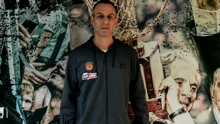 Στο ΟΑΚΑ ο Κάτας - Πρώτες φωτογραφίες με το «τριφύλλι»