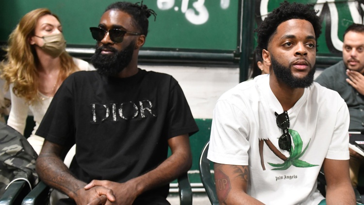 Μέικον και Σαντ Ρος στο πλευρό της ομάδας μπάσκετ γυναικών