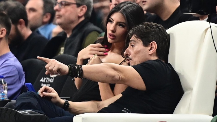 Μήνυση του Σκινδήλια στον Δ. Γιαννακόπουλο και την κόρη του | Ξανά στον αέρα το πρωτάθλημα!