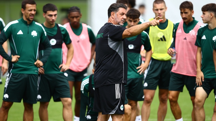 Προπόνηση και ρεπό δώρο από τον Βιτόρια στους παίκτες για την αφοσίωσή τους