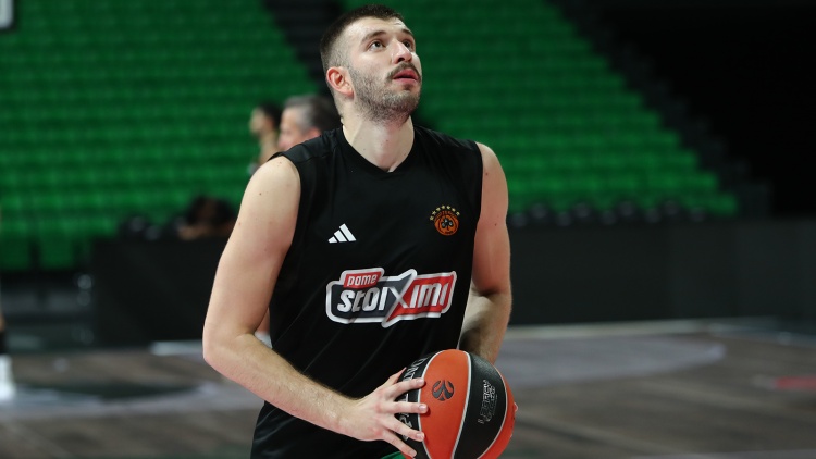 Ρογκαβόπουλος: «Ο κόσμος του Παναθηναϊκού με έχει αγκαλιάσει – Μεγαλύτερο κίνητρο απέναντι στην Μπαρτσελόνα»