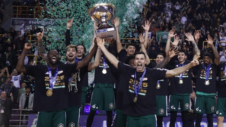 Μαζί με Χουάντσο, Ναν και Γκραντ η άρση του Κυπέλλου από τον Σλούκα (vid)