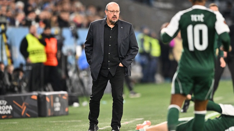 Μπενίτεθ: «Η νίκη αυτή έχει πολλαπλά οφέλη - Είμαι ευχαριστημένος από τον Σφιντέρσκι»