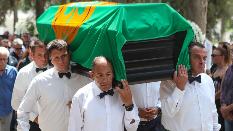 Σύσσωμος ο Παναθηναϊκός στο τελευταίο αντίο στον Πάρη Δερμάνη (pics)