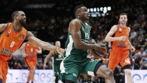 Κορυφαίος στα μπλοκ ο Αντετοκούνμπο (vid)