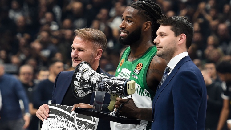 Το «ευχαριστώ» του Λεσόρ στην Παρτιζάν για τη βράβευσή του (pics)