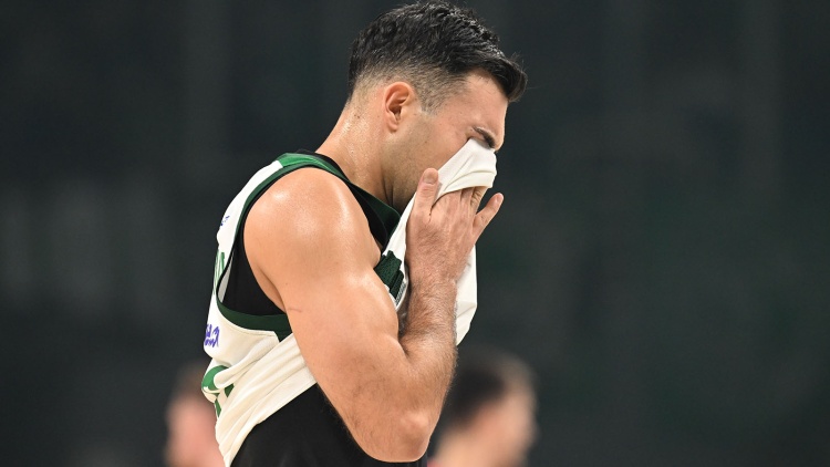 Θλάση ο Σλούκας - Μένει εκτός για 10 ημέρες