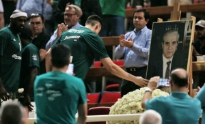 Όταν το ΟΑΚΑ αποχαιρέτησε τον Παύλο (vid)