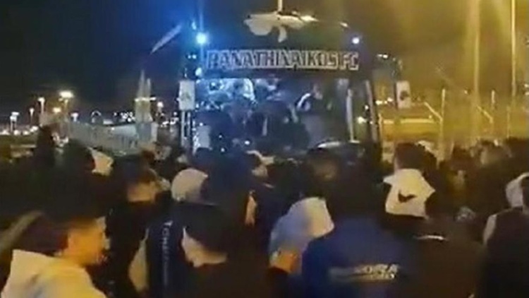 100 οπαδοί του Παναθηναϊκού ζήτησαν Πρωτάθλημα και Κύπελλο (vids)