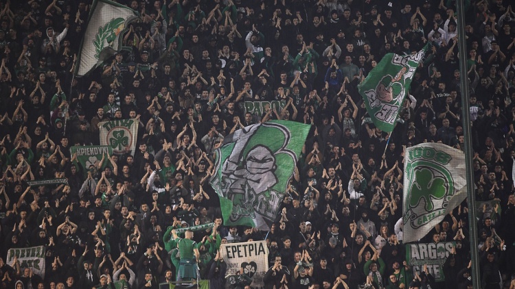 Πανό-κάλεσμα για μποϊκοτάζ του Μουντιάλ στη Λεωφόρο (pic)