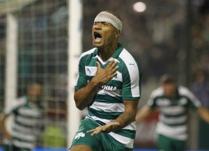 Εξάρθρωση αγκώνα ο Μολέδο