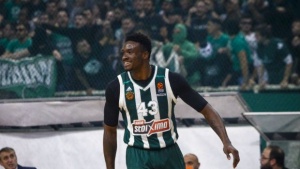 Ο «μαγικός» Αντετοκούνμπο στη φάση της βραδιάς (vid)