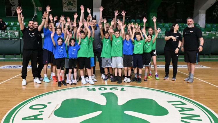 Στη Λεωφόρο με τις Καπογιάννη και Λύμουρα ο Σλούκας (pics)