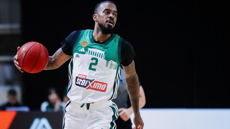 Μέρος της προπόνησης ο Μπράουν ενόψει της πρεμιέρας στην Euroleague