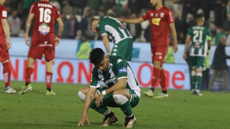 Το κοντράστ συναισθημάτων στον πάγκο του Παναθηναϊκού στο ματς με το Βόλο (vid)