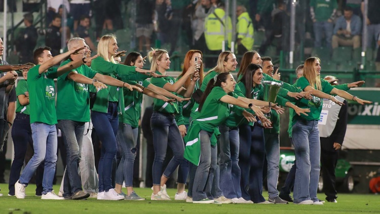 Φιέστα Νο2 για τις πρωταθλήτριες του βόλεϋ στη Λεωφόρο και νέα αποθέωση (vid)