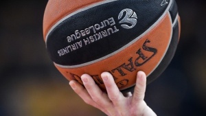 Οι «σφυρίχτρες» του Ζαλγκίρις - Παναθηναϊκός (pic)