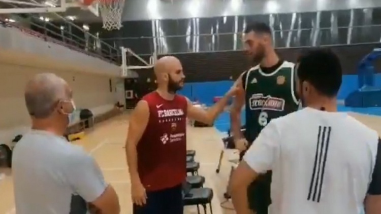 Συναντήθηκε με τους παλιούς συμπαίκτες του και τον Βόβορα ο Καλάθης (vid)