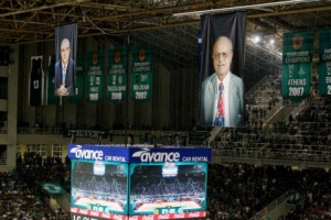 Ανανεώθηκαν τα λάβαρα στην οροφή του ΟΑΚΑ (pic)