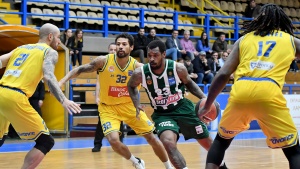 Μπαίνει στη «μάχη» του τίτλου