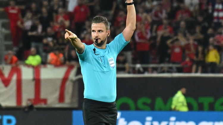 Ο Ντάνιελ Σλάγκερ σφυρίζει το Ολυμπιακός - Παναθηναϊκός