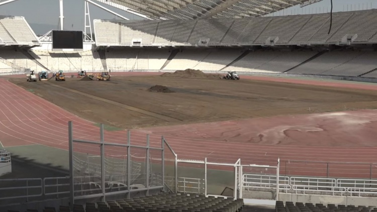 Συνεχίζονται οι εργασίες αντικατάστασης του χλοοτάπητα στο ΟΑΚΑ (vid)