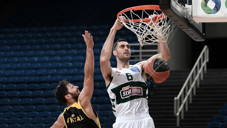 «Κάρφωσε» την ΑΕΚ και επέστρεψε στις νίκες